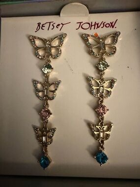 Betsy Johnson Butterfly dangle earrings 
*nwt